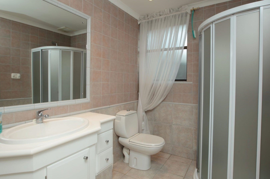 To Let 5 Bedroom Property for Rent in Welgemoed Western Cape